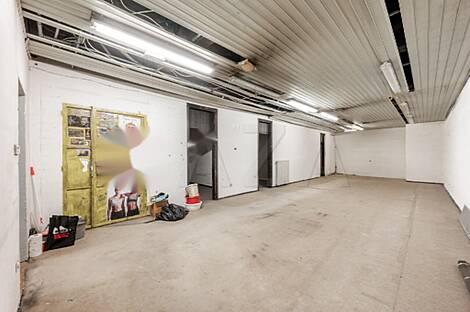 Центр коммерческого помещения: 12