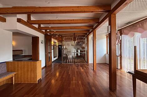 Дом Брежье с коммерческими площадями: 8