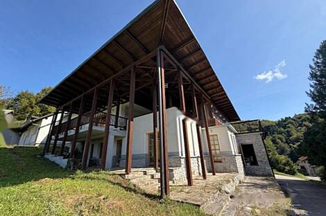 Дом Брежье с коммерческими площадями: 25