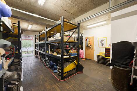 Торговое помещение на мосту.: 8