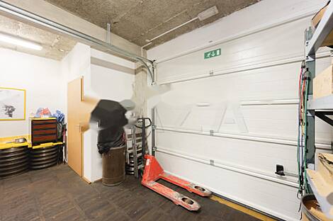 Торговое помещение на мосту.: 10