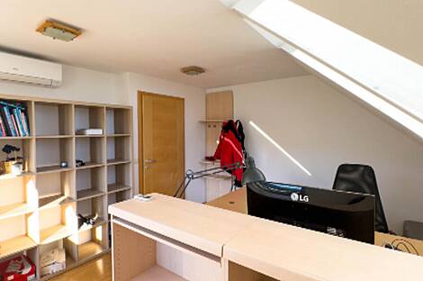 Блед, дом.: 8