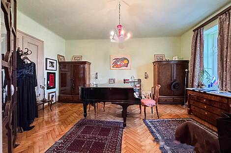 Квартира с тремя комнатами в центральной части города: 2