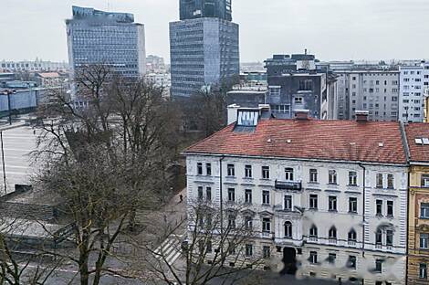 Квартира с тремя комнатами в центральной части города: 25