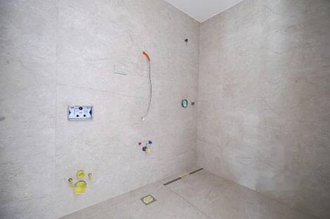 Жилье, включающее более пяти комнат, расположенное в районе Ново Подутик.: 5