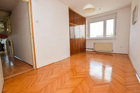 Квартира с тремя комнатами в районе Бежиград: 3