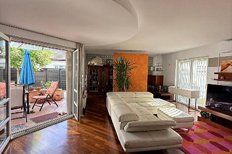 Здание с атриумом на Юрчкова улице.: 11