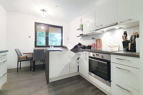 Дом в два этажа в районе Бежиград: 1