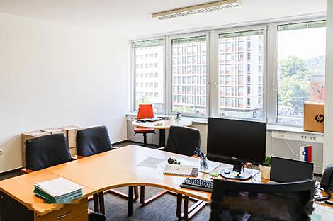 Офис в центральной части города: 12