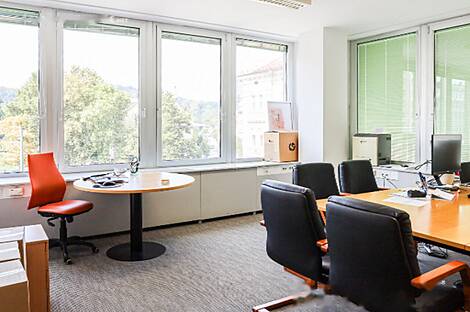 Офис в центральной части города: 13