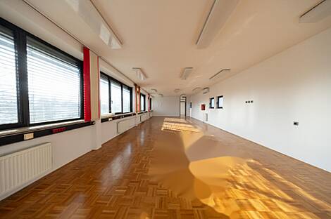 Офисные площади в зоне Мосте: 5