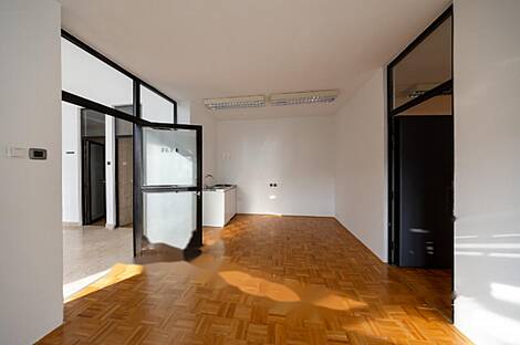 Офисные площади в зоне Мосте: 12