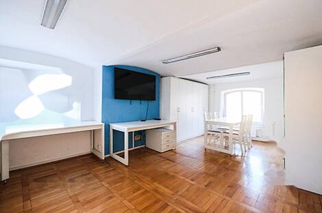 Вич офисное здание: 1