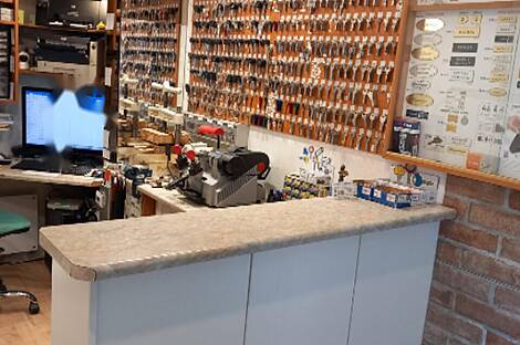 Бежиградское коммерческое здание: 13