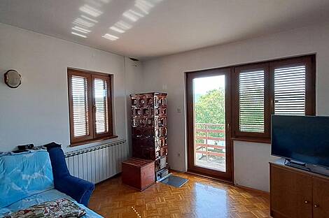 Жилище, Убеги: 16