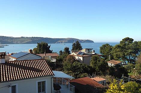 Здание с террасой в центре Изолы: 25