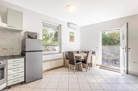 Жилище, Праде.: 22