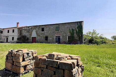 Дом с подсобными сооружениями: 5