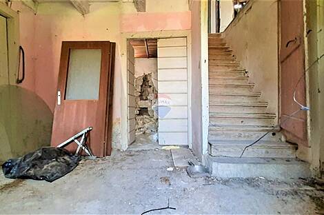 Дом с подсобными сооружениями: 7