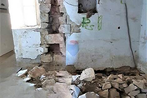 Дом с подсобными сооружениями: 12