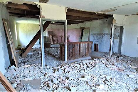 Дом с подсобными сооружениями: 14