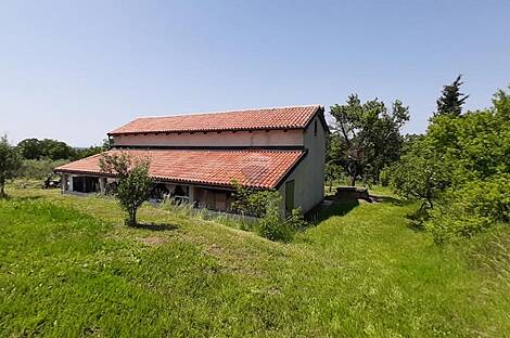 Дом с подсобными сооружениями: 16