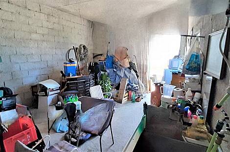 Дом с подсобными сооружениями: 18