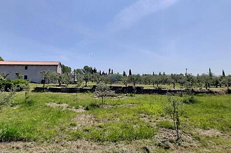 Дом с подсобными сооружениями: 27