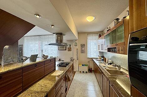 Многокомнатная квартира с более чем пятью комнатами, расположенная в Бежиграде.: 9