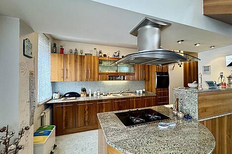 Многокомнатная квартира с более чем пятью комнатами, расположенная в Бежиграде.: 11