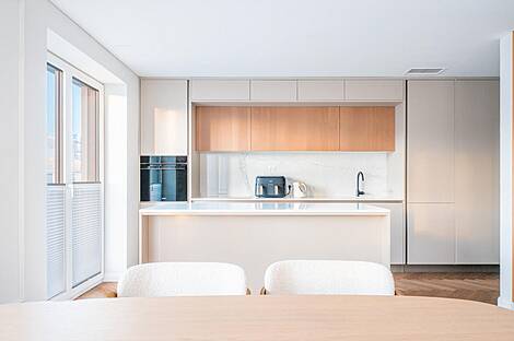 2-комнатная квартира в центре города стала жильем для важного человека в Схелленбурге. Управление арендой осуществляется компанией Ниси, которая контролирует использование модели. Предоставляем только заголовок в формате различных входных и выходных данны: 3