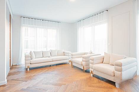 2-комнатная квартира в центре города стала жильем для важного человека в Схелленбурге. Управление арендой осуществляется компанией Ниси, которая контролирует использование модели. Предоставляем только заголовок в формате различных входных и выходных данны: 6