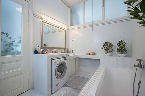 Квартира с четырьмя комнатами расположена в центре на улице Сломшкова.: 13