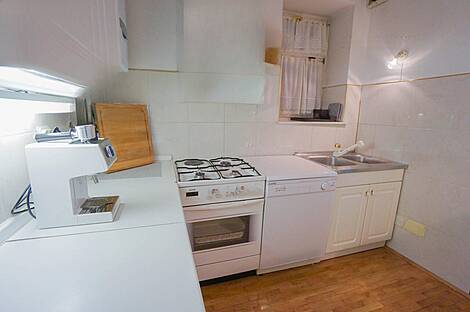 Трёхкомнатная квартира в центре: 10