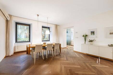 Квартира с тремя комнатами в центре города: 2