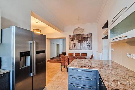 Трехкомнатная квартира в центре: 2