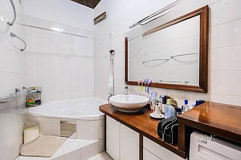 Квартира с четырьмя комнатами в центральной части города: 12