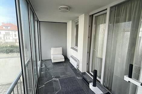 Студия в центре города: 6