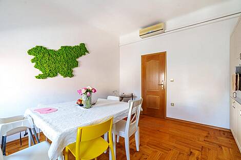 Квартира с четырьмя комнатами в центре.: 4