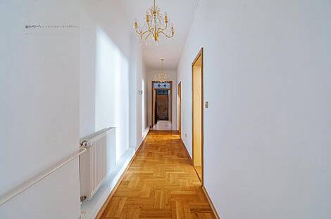 Квартира с четырьмя комнатами в центре.: 12