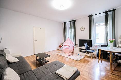 Трёхкомнатная квартира в Ново Поляне: 2