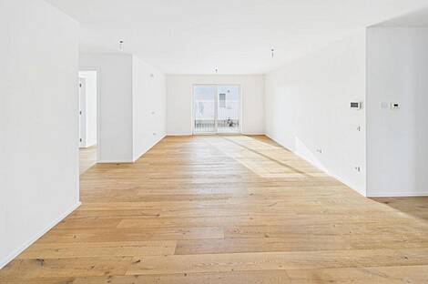 Жильё с тремя комнатами Поле: 1