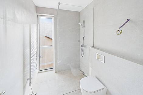 Жильё с тремя комнатами Поле: 8