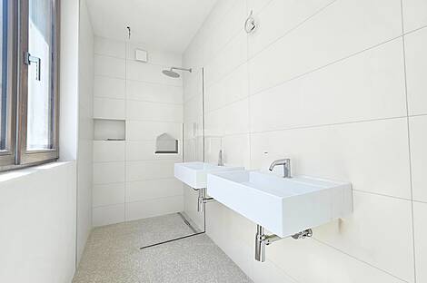 Здание с террасой Долги Мост: 10