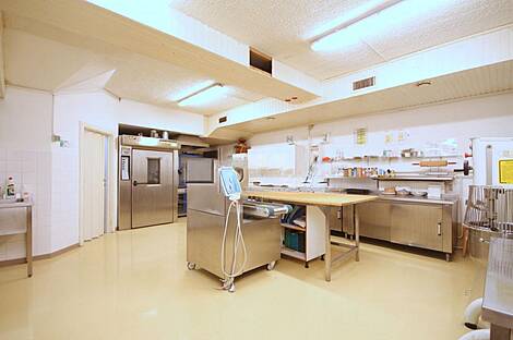 Штепанско коммерческое здание: 1