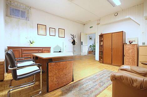 Штепанско коммерческое здание: 9