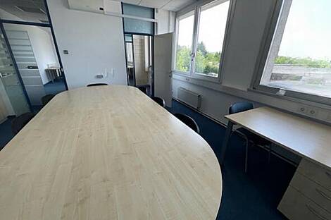 Офис в превосходном месте: 2