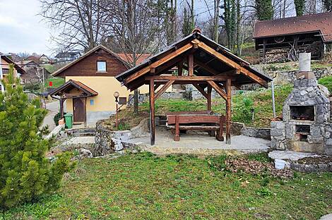 Градник Дом: 2