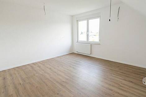 Однокомнатная с частично разделенной комнатой квартира в Шишке: 2