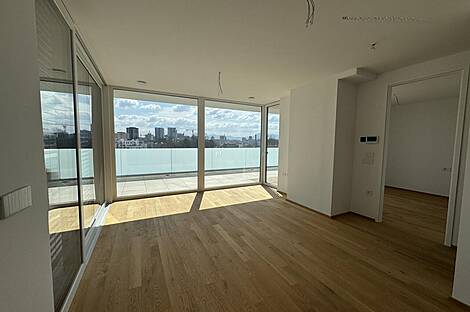 Трёхкомнатная квартира в районе Жиданов Квартал: 10